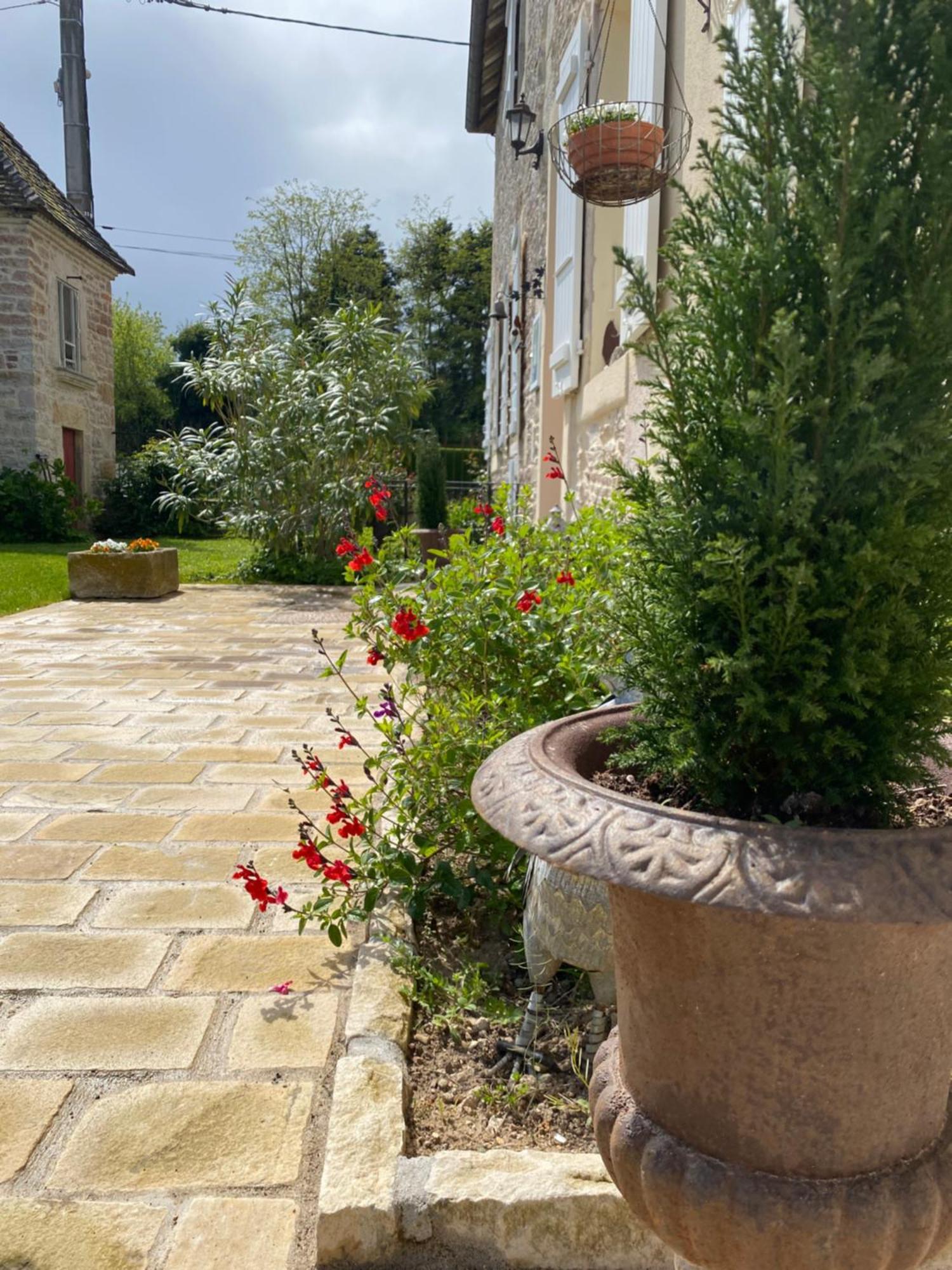 Le Pigeonnier De Saint-Loup Bed And Breakfast Екстериор снимка